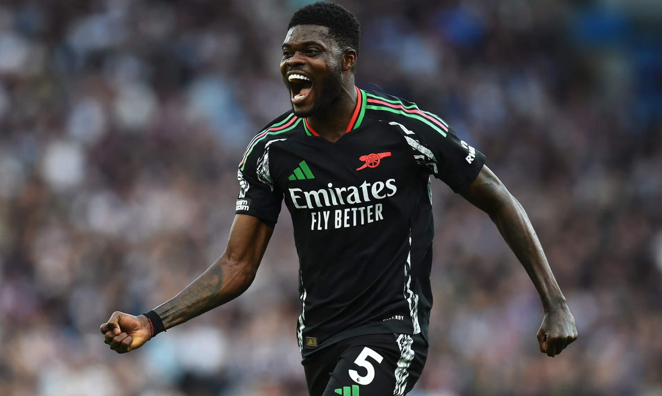 Partey vui mừng sau khi ghi bàn ấn định tỷ số 2-0 cho Arsenal. Ảnh: Reuters