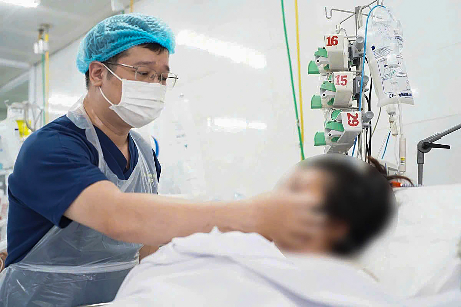 Xảy ra nhiều tai biến, Bệnh viện Răng Hàm Mặt Thẩm mỹ Paris bị yêu cầu tạm ngưng hoạt động - Ảnh 1. Xảy ra nhiều tai biến, Bệnh viện Răng Hàm Mặt Thẩm mỹ Paris bị yêu cầu tạm ngưng hoạt động - Ảnh 2.