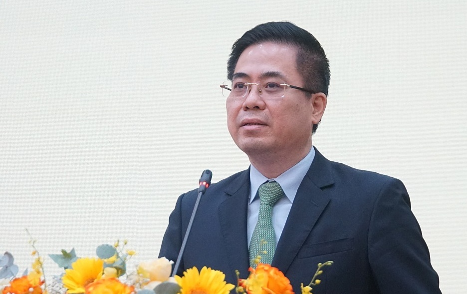 Ông Giang phát biểu khi được bầu làm Chủ tịch tỉnh Quảng Ngãi. Ảnh: Phạm Linh