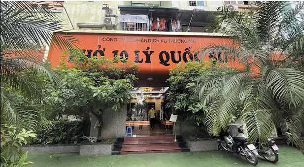 Quán tọa lạc tại số 10 Lý Quốc Sư, Hàng Trống, Hoàn Kiếm và mở cửa từ khoảng 6h đến 22h - Ảnh: Park Jeong Bae Báo Hàn gọi tên 4 quán phở phải ăn khi đến Hà Nội- Ảnh 3.
