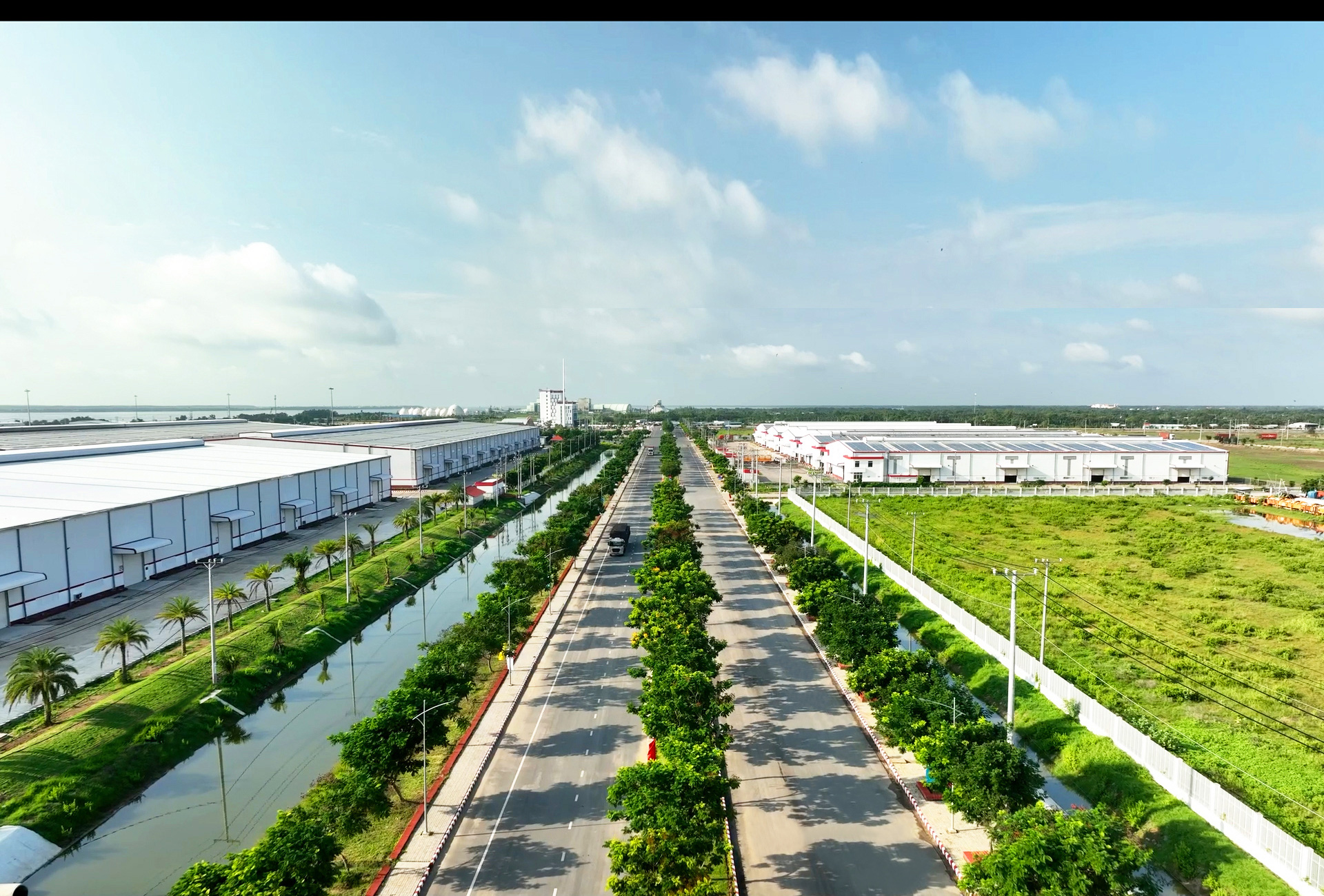 Cảng quốc tế Long An hướng đến phát triển bền vững- Ảnh 4. Không gian xanh mát khu vực cảng