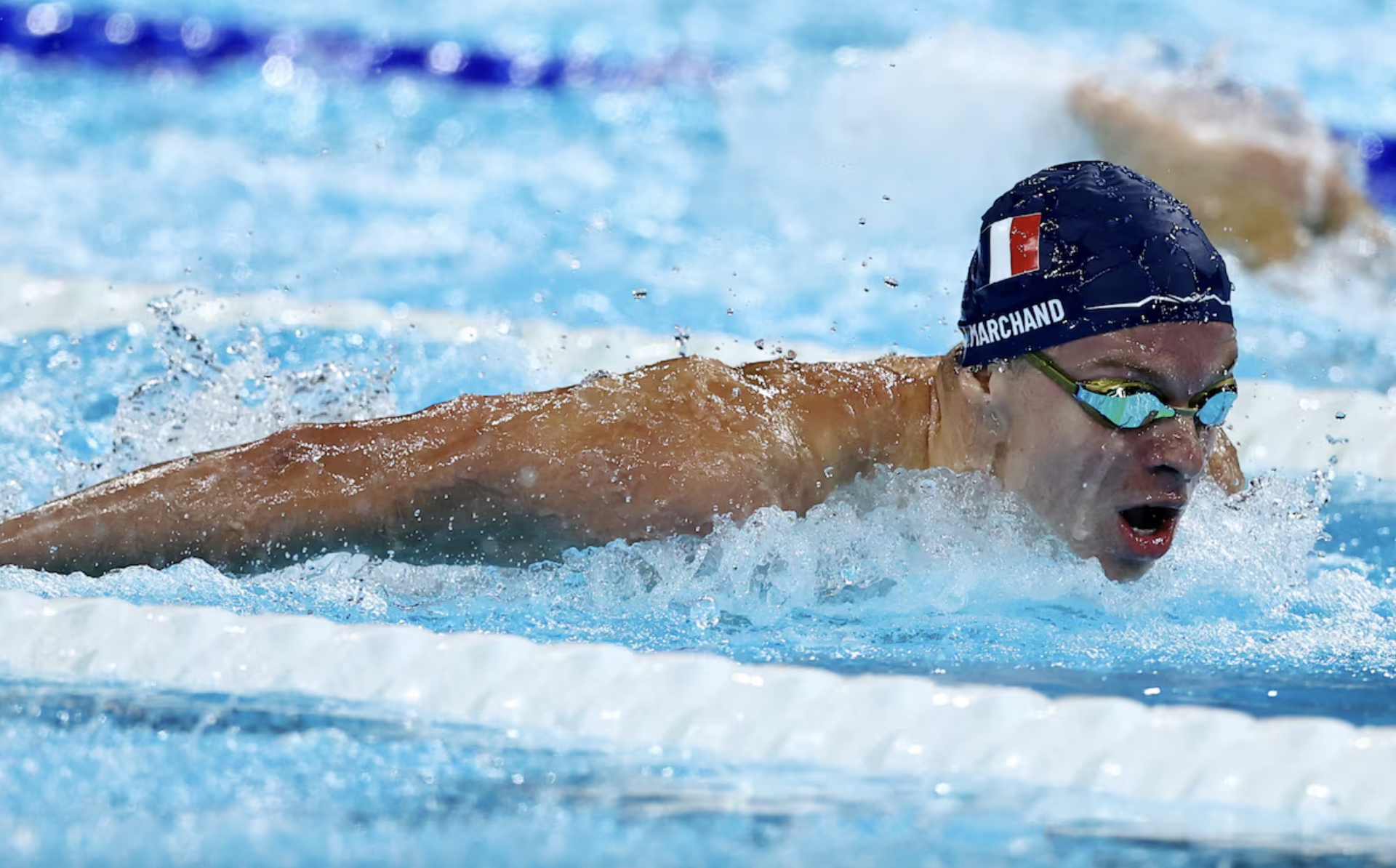 Kình ngư Leon Marchand thi đấu chung kết 200m bướm ở Olympic Paris 2024. Ảnh: Reuters