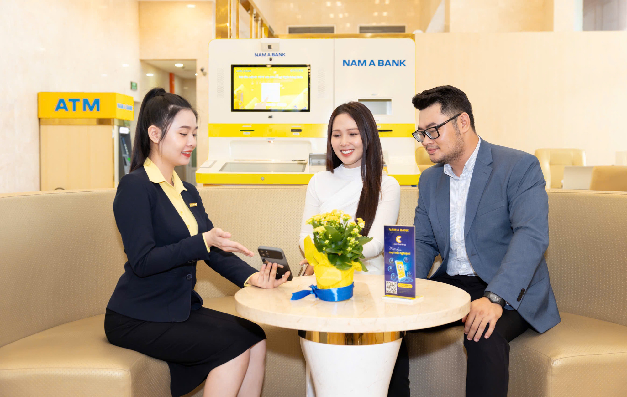 Nhiều ngân hàng được vinh danh tại Diễn đàn Ngân hàng bán lẻ Việt Nam- Ảnh 2. Nam A Bank đã liên tục "xanh hóa" danh mục tín dụng, tập trung ở các lĩnh vực: tiêu dùng xanh, nông nghiệp thông minh, du lịch xanh, nông nghiệp xanh... - Ảnh: Vinh Nguyễn