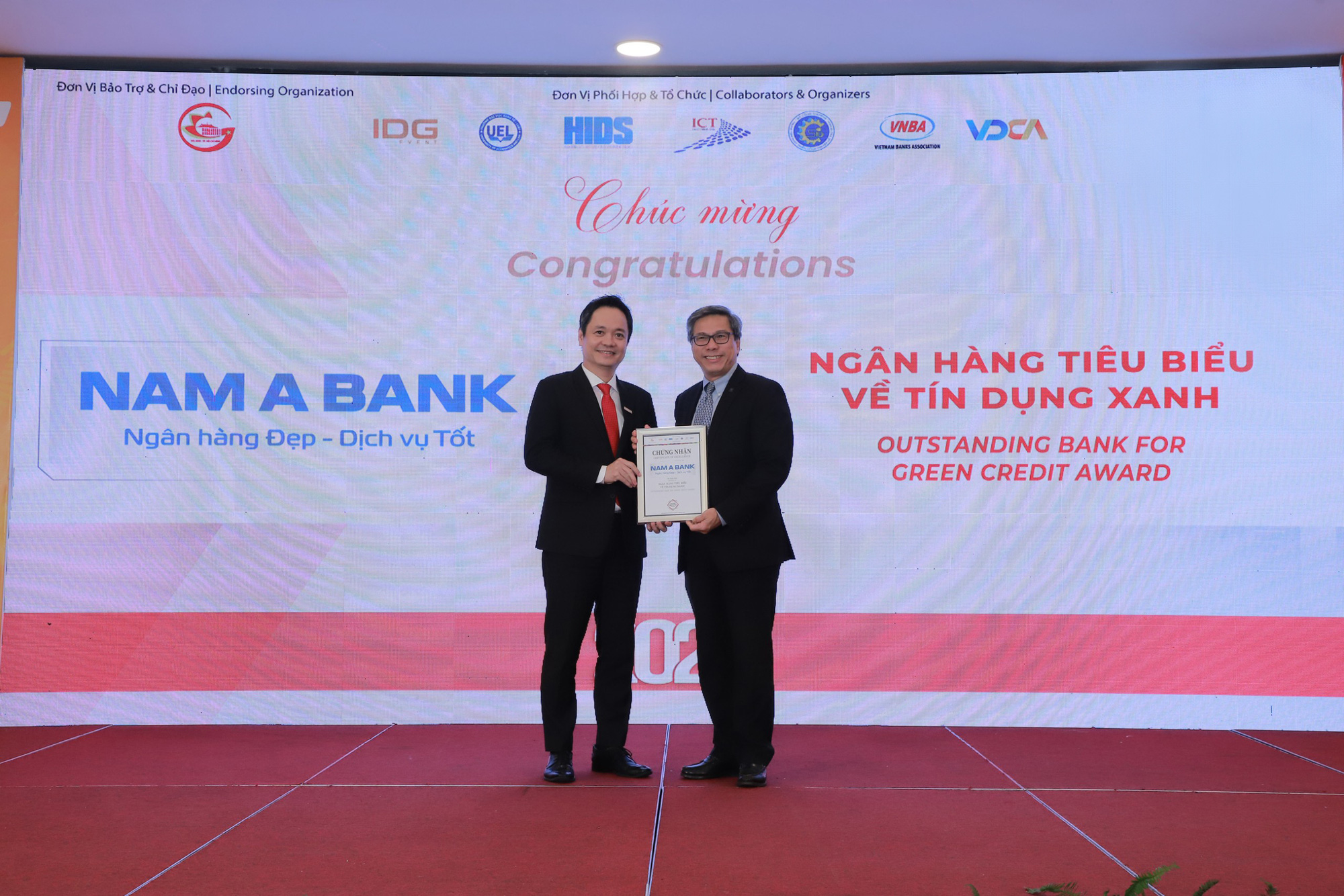 Nhiều ngân hàng được vinh danh tại Diễn đàn Ngân hàng bán lẻ Việt Nam- Ảnh 1. Nhiều ngân hàng được vinh danh tại Diễn đàn Ngân hàng bán lẻ Việt Nam- Ảnh 1.