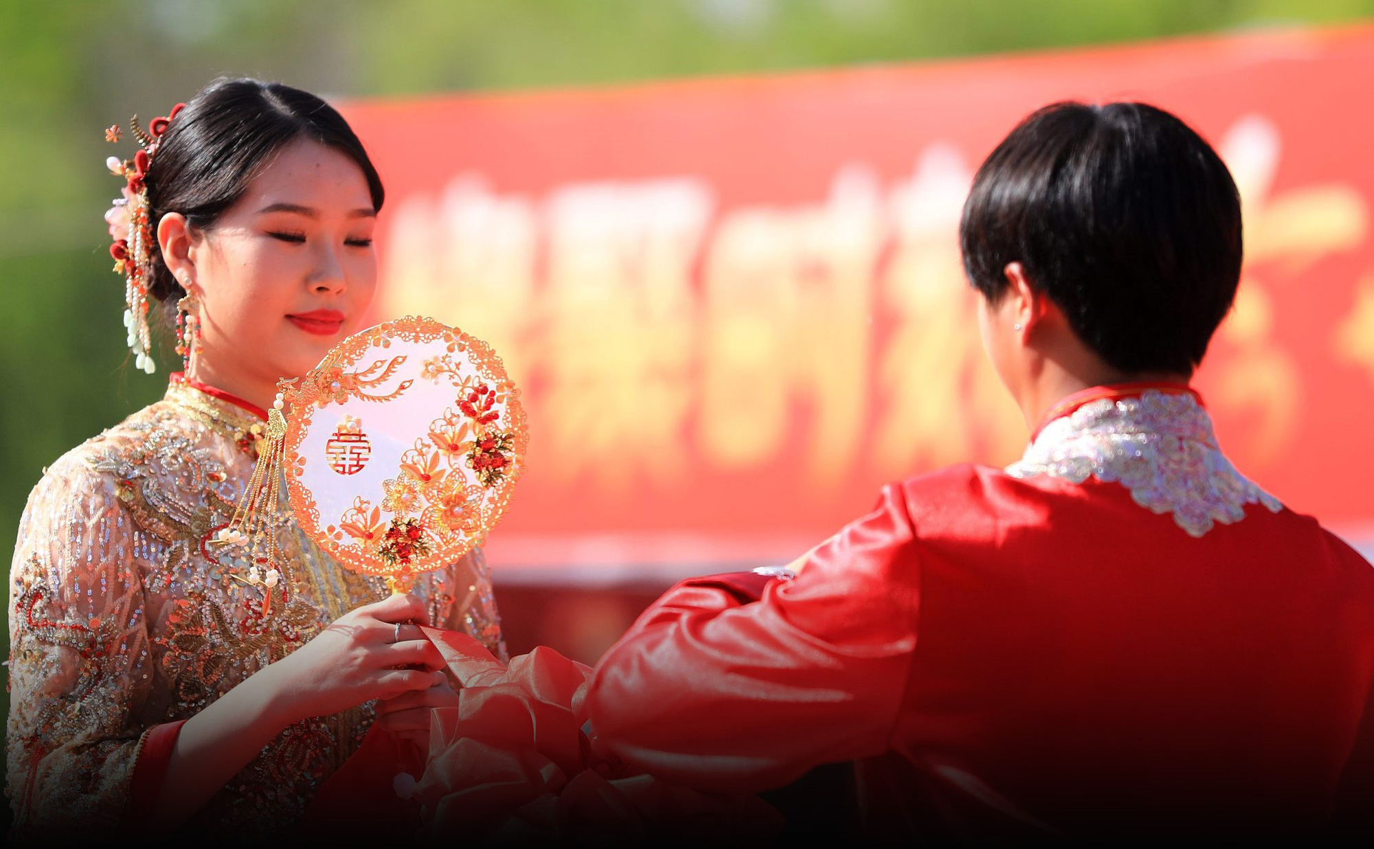 Một cặp đôi Trung Quốc cử hành hôn lễ - Ảnh: VCG Đại học ở Trung Quốc đào tạo cử nhân chuyên ngành hôn nhân- Ảnh 1.