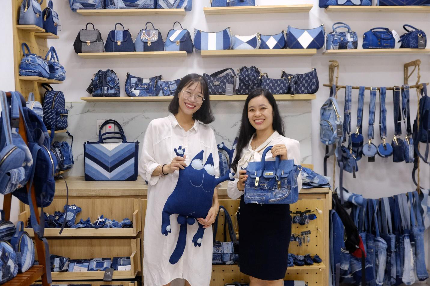 Cuộc thi Tái tạo xanh: Tái chế đồ jeans như một lẽ sống- Ảnh 3. Cuộc thi Tái tạo xanh: Tái chế đồ jeans như một lẽ sống- Ảnh 3.