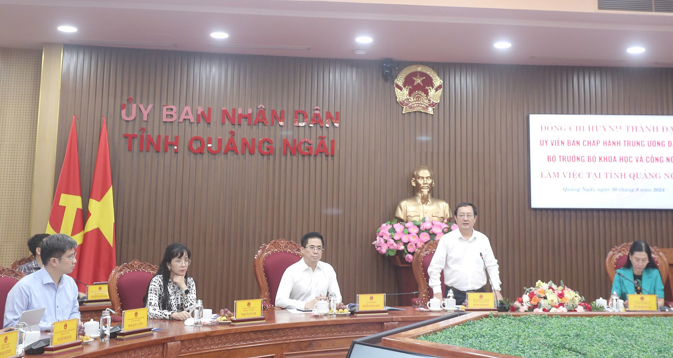 Bộ trưởng Bộ Khoa học và Công nghệ Huỳnh Thành Đạt và đoàn công tác làm việc với lãnh đạo tỉnh Quảng Ngãi. Ảnh: TTTT