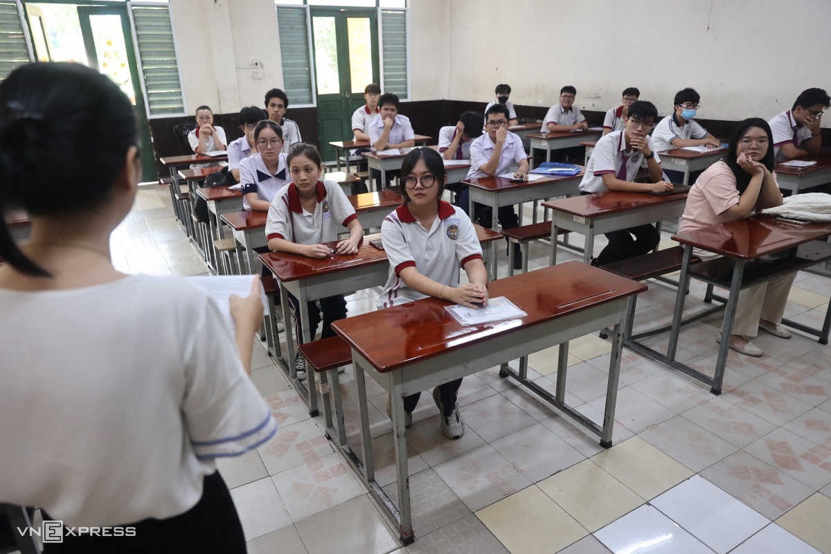 Học sinh TP HCM nghe quy chế thi tốt nghiệp THPT 2024. Ảnh: Thanh Tùng