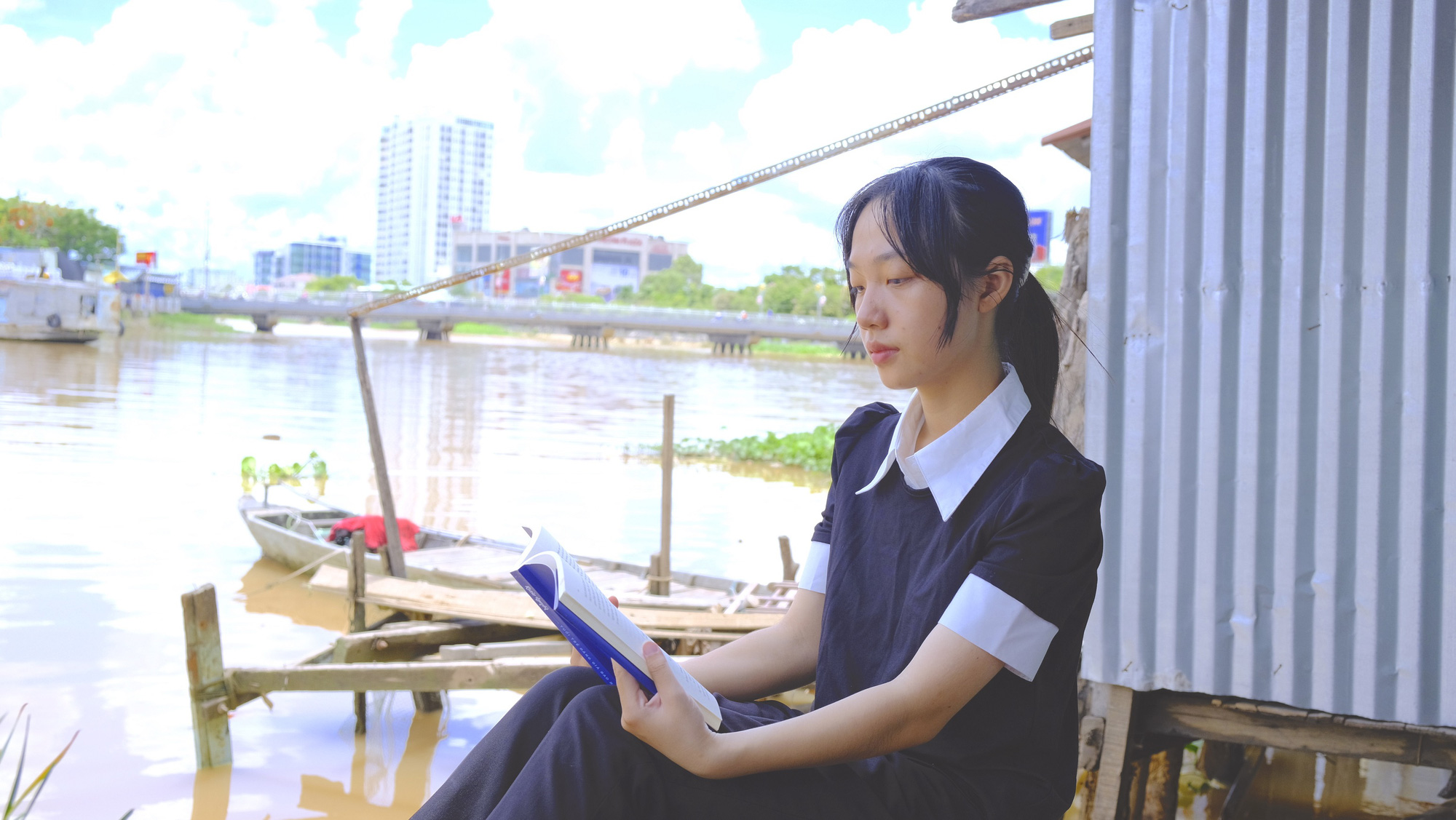 Không cam chịu thất bại, cô nữ sinh nuôi mơ ước vào giảng đường - Ảnh 2. Tân sinh viên Lê Thị Anh Thư - An Giang: - Ảnh 1.