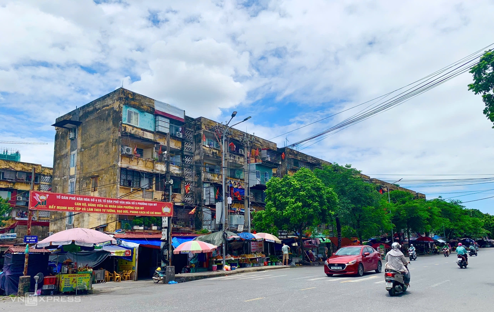 Chung cư Vạn Mỹ, quận Ngô Quyền sẽ bị đập bỏ sau khoảng 50 năm tồn tại. Ảnh: Lê Tân