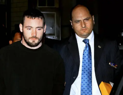 Gary McGurk (trái) bị bắt tháng 5/2009. Ảnh: Nydailynews
