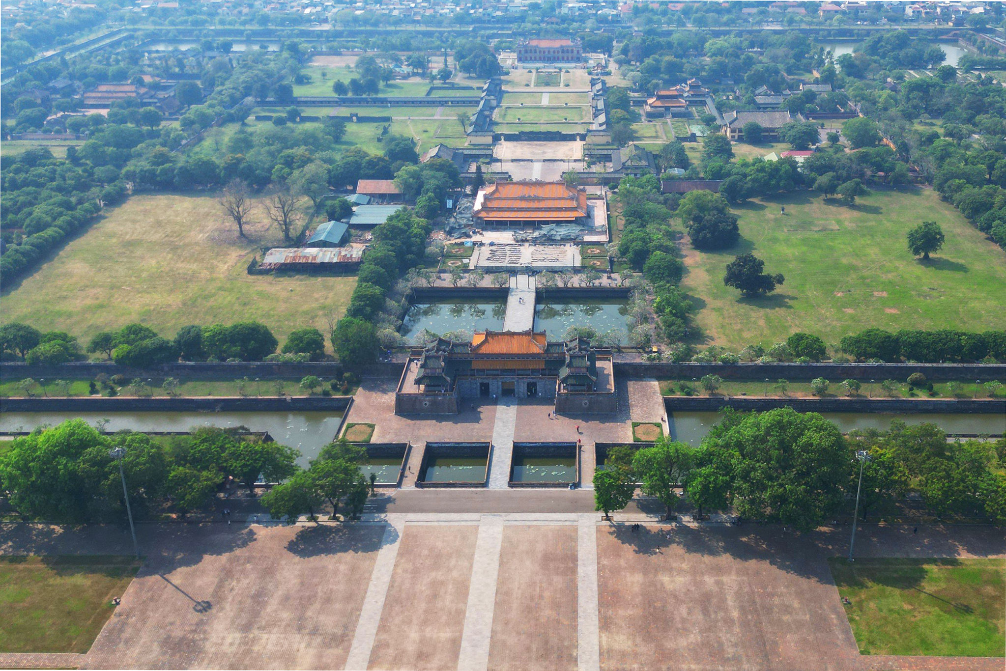 Bờ bắc sông Hương với Kinh thành Huế. Ảnh: Võ Thạnh