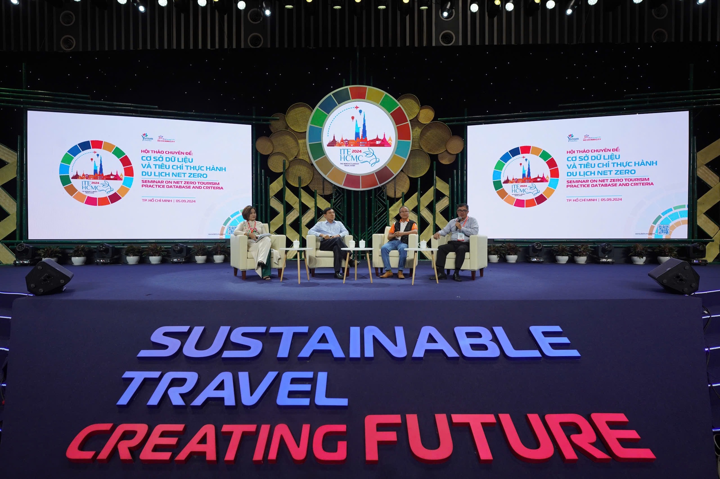 Các chuyên gia thảo luận về du lịch Net Zero trong khuôn khổ Hội chợ ITE HCMC 2024. Ảnh: Hữu Long