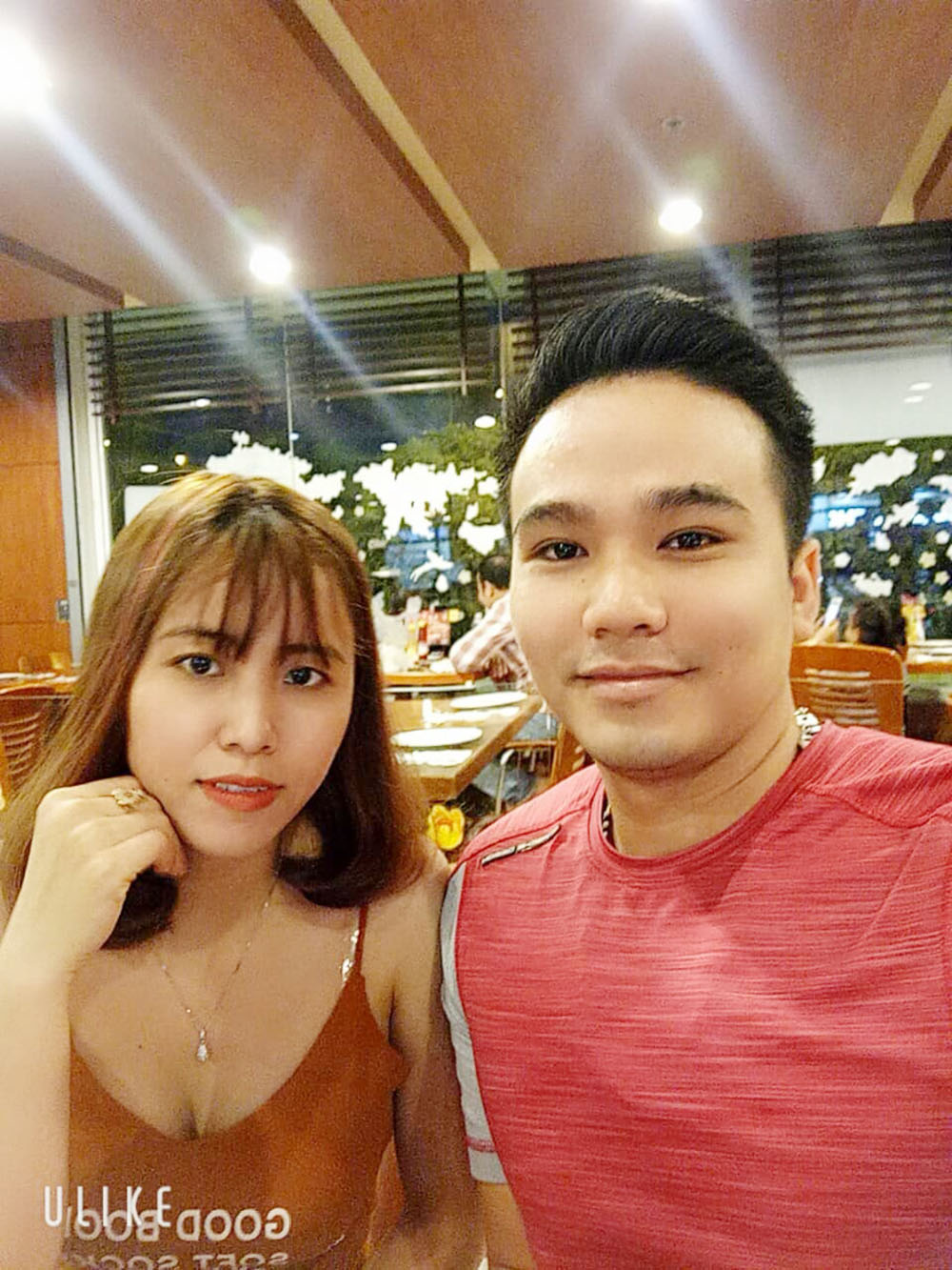 Hương và anh Tú chụp ảnh lưu niệm năm 2019. Ảnh nhân vật cung cấp