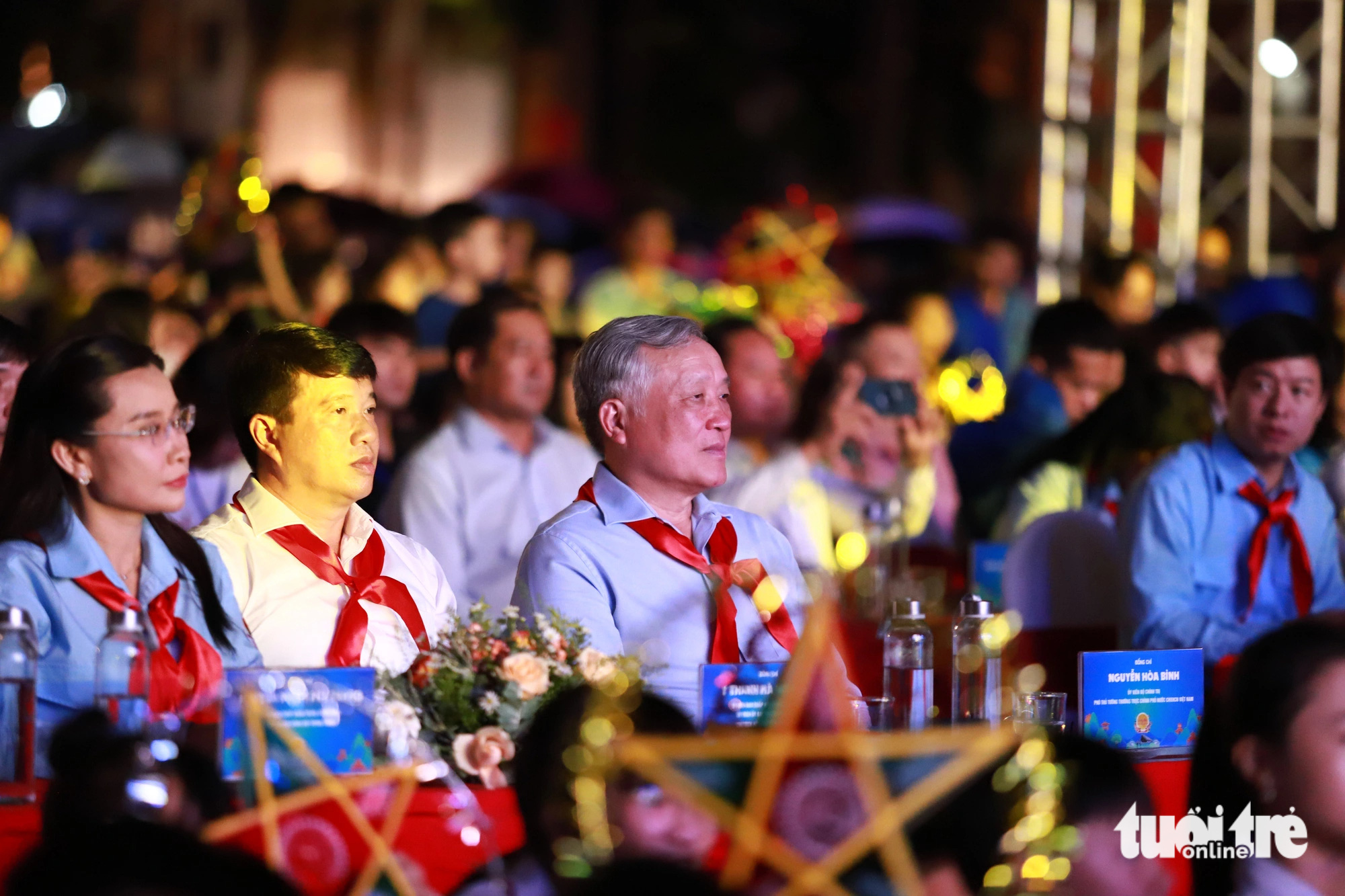 Trung Thu Đắk Lắk kết nối với 13 điểm cầu, có các tỉnh bị thiên tai phía Bắc - Ảnh 1. Phó thủ tướng dự Trung thu tại Đắk Lắk kết nối 13 điểm cầu - Ảnh 1.