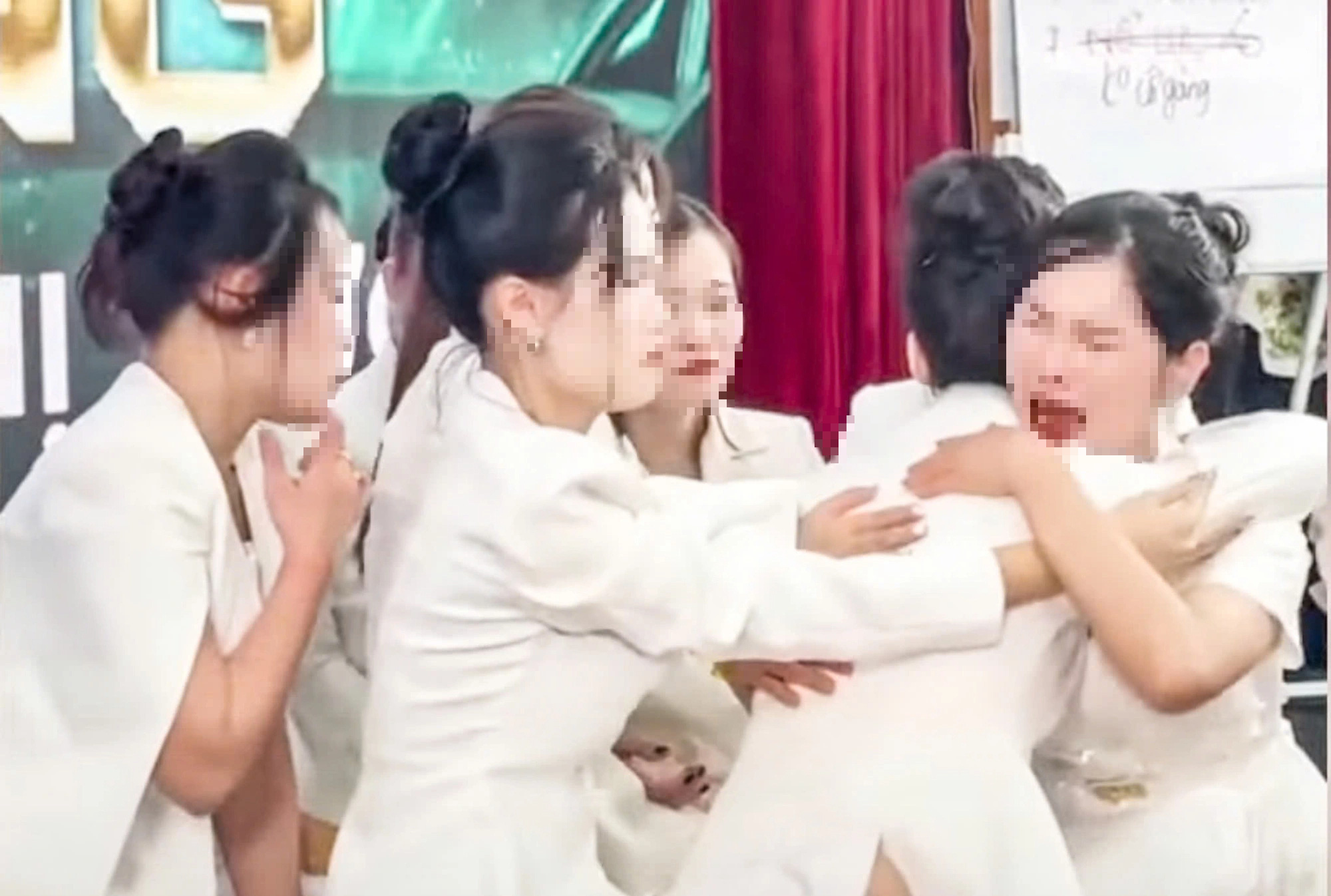 Bắn dây thun để…truyền cảm hứng: Bác sĩ bất ngờ vì hành động ‘dại dột’ - Ảnh 2. Bắn dây thun để… truyền cảm hứng: Bác sĩ bất ngờ vì hành động ‘dại dột’ - Ảnh 2.