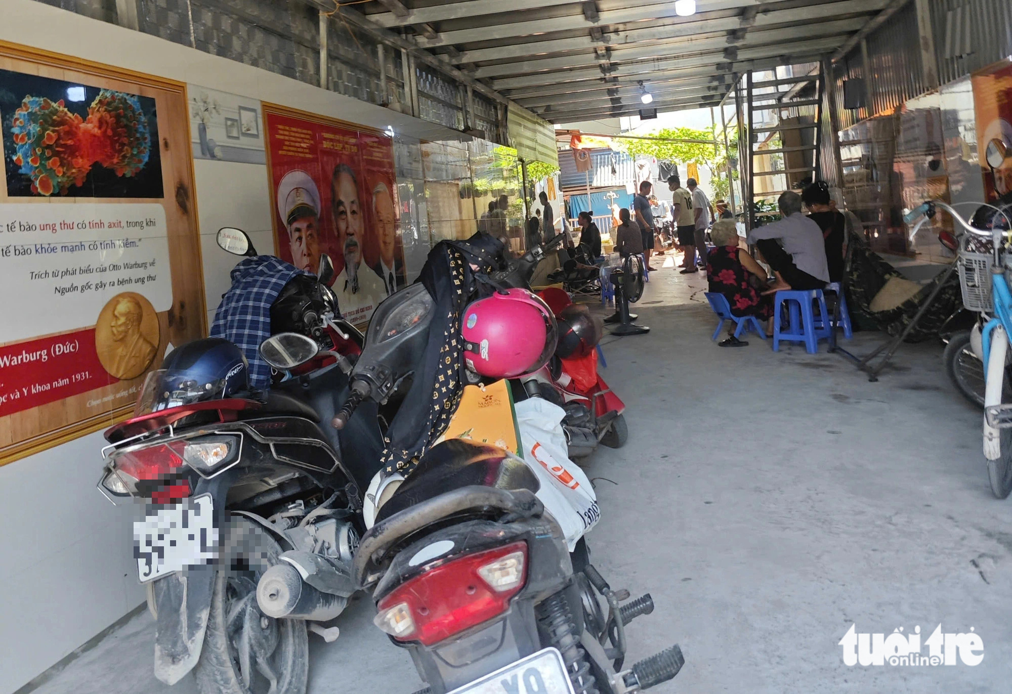 ‘Thần y’ chữa bách bệnh bằng nước vẫn ngang nhiên hoạt động - Ảnh 6. Chữa đủ thứ bệnh, kể cả ung thư chỉ bằng... nước của ‘thần y’ - Ảnh 6.