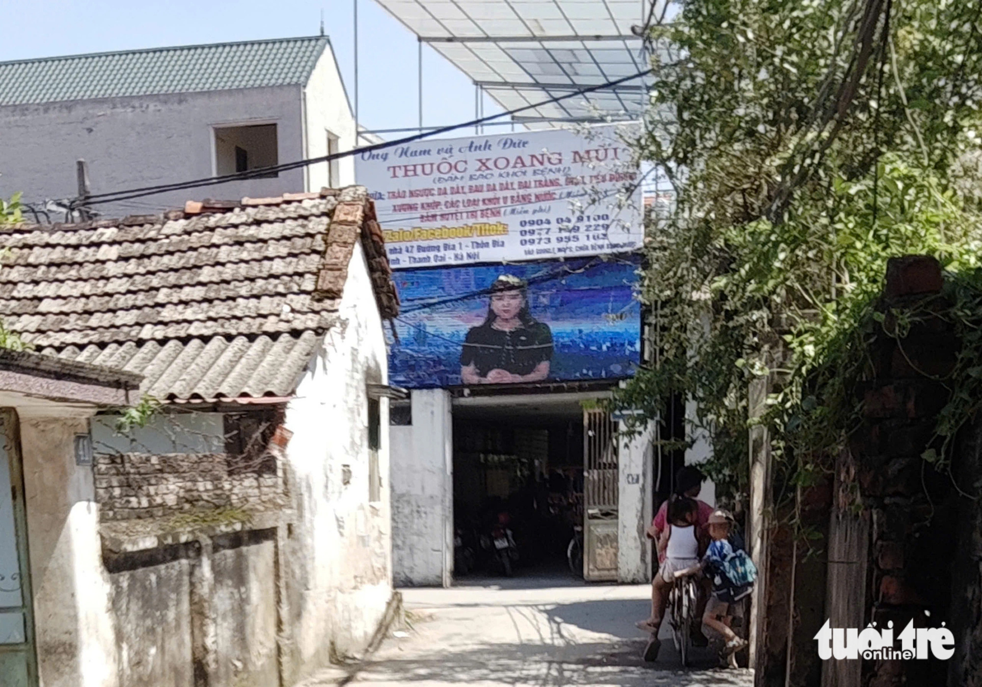 ‘Thần y’ chữa bách bệnh bằng nước vẫn ngang nhiên hoạt động - Ảnh 1. ‘Thần y’ chữa bách bệnh bằng nước vẫn ngang nhiên hoạt động - Ảnh 1.