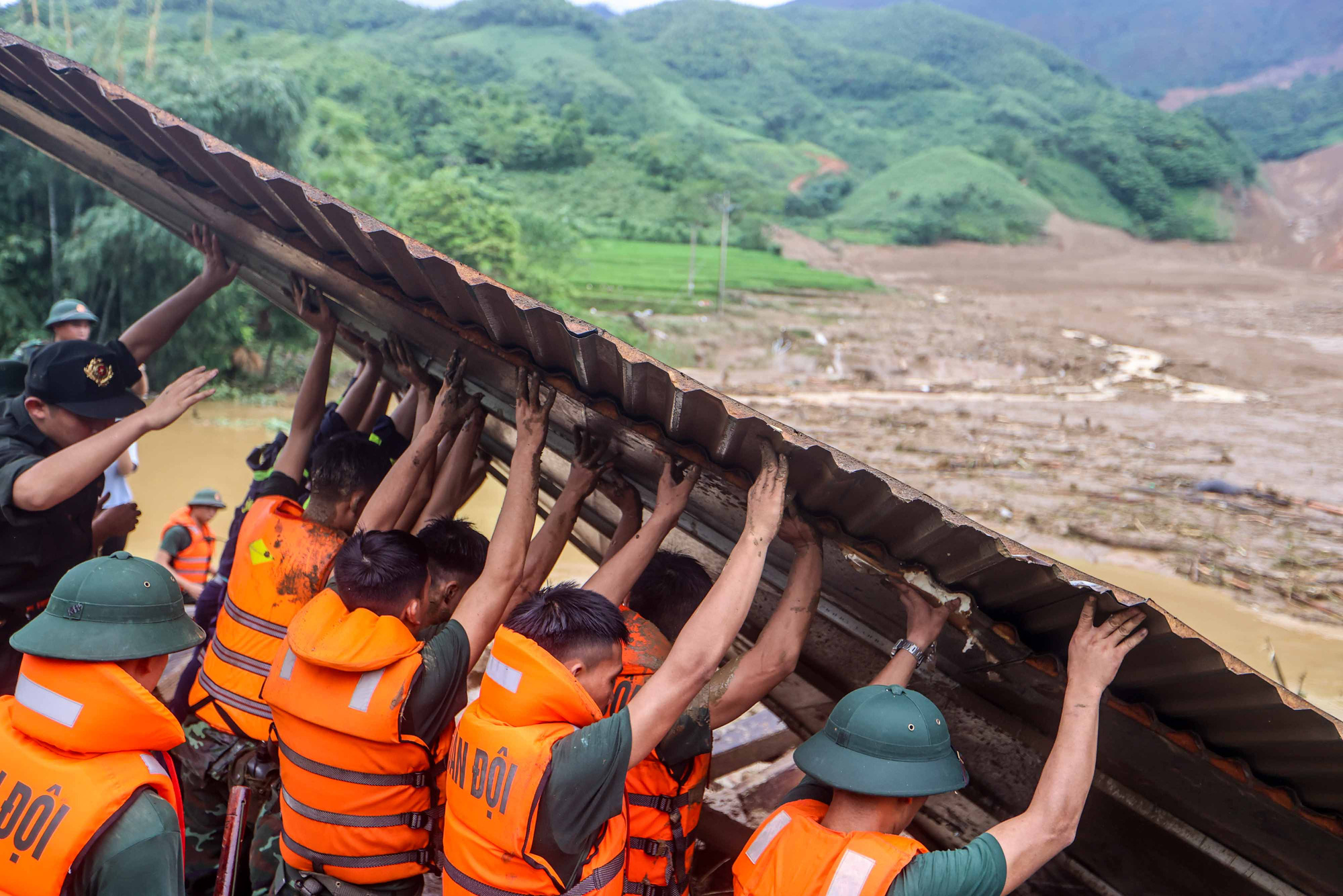 Làng Nủ trong ngày đại tang - Ảnh 11.