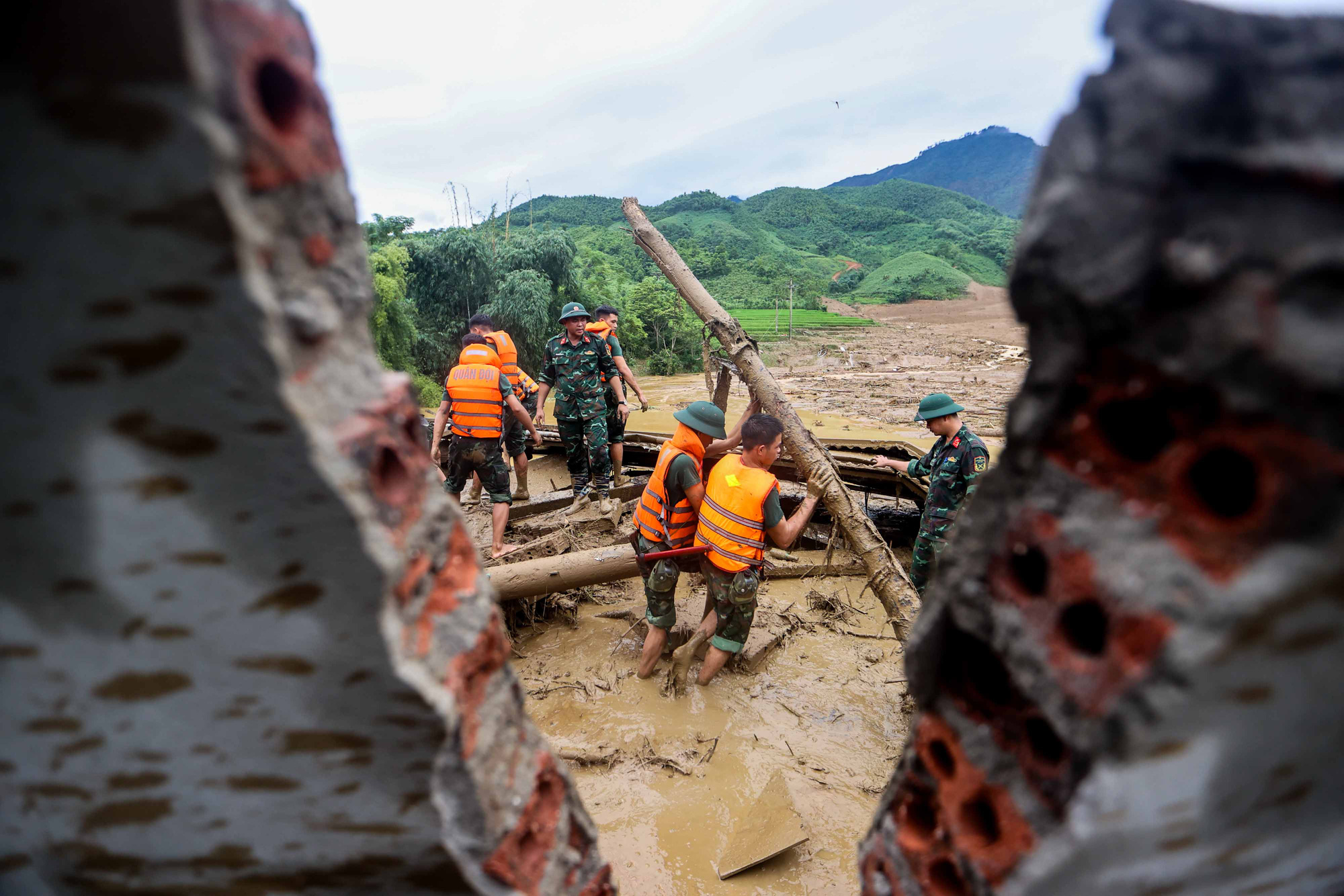 Làng Nủ trong ngày đại tang - Ảnh 12.