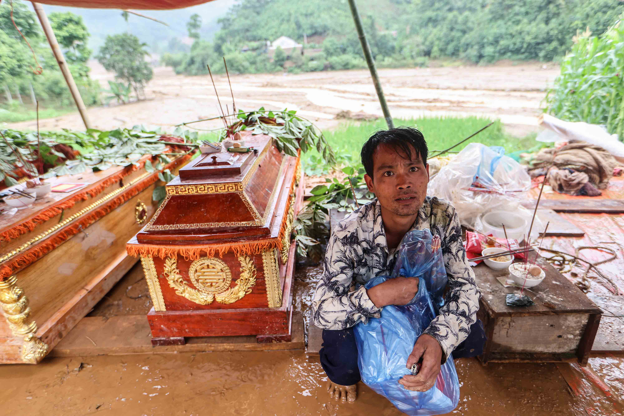 Làng Nủ - những hình ảnh gây ám ảnh - Ảnh 4.