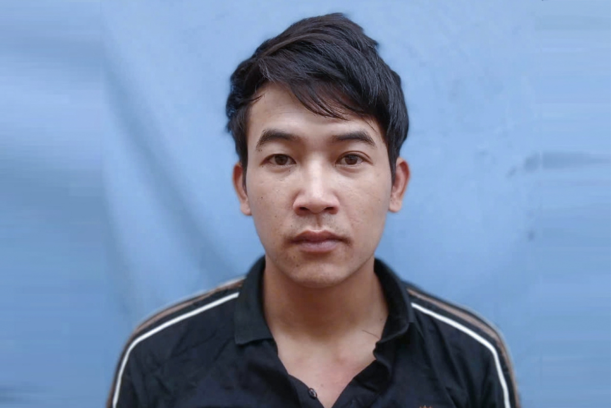 Nghi cang Tùng tại cơ quan điều tra. Ảnh: Công an cung cấp