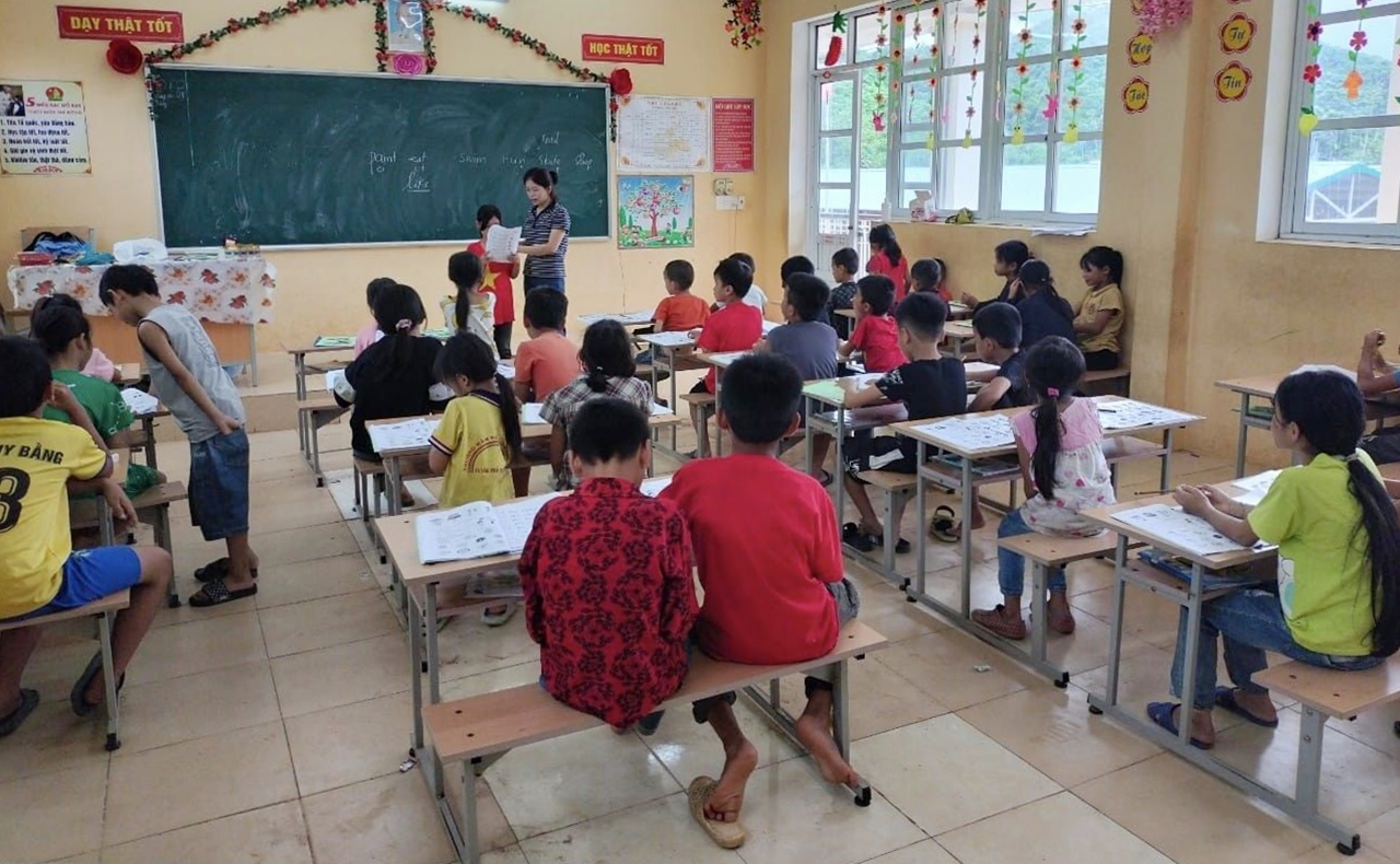 Lớp dạy tiếng Anh miễn phí cho trẻ em vùng cao của cô Thảo vào năm 2022. Ảnh: Nhân vật cung cấp
