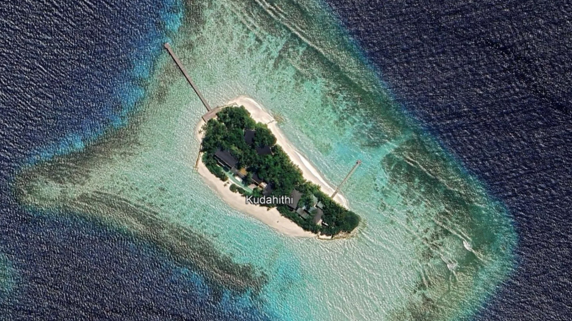Đảo Kudahithi nhìn từ trên cao. Ảnh: Google Maps