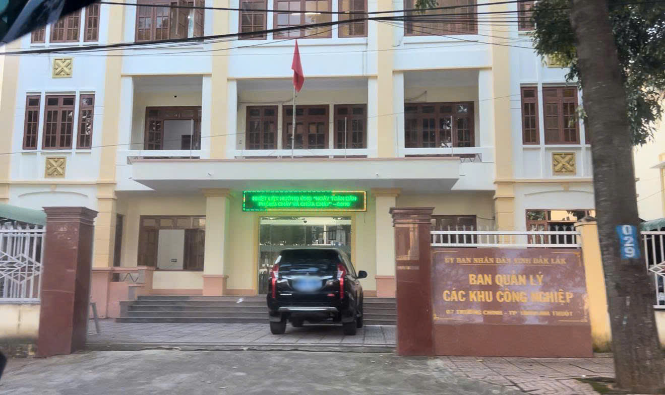 Bắt trưởng Ban quản lý các khu công nghiệp tỉnh Đắk Lắk - Ảnh 1.