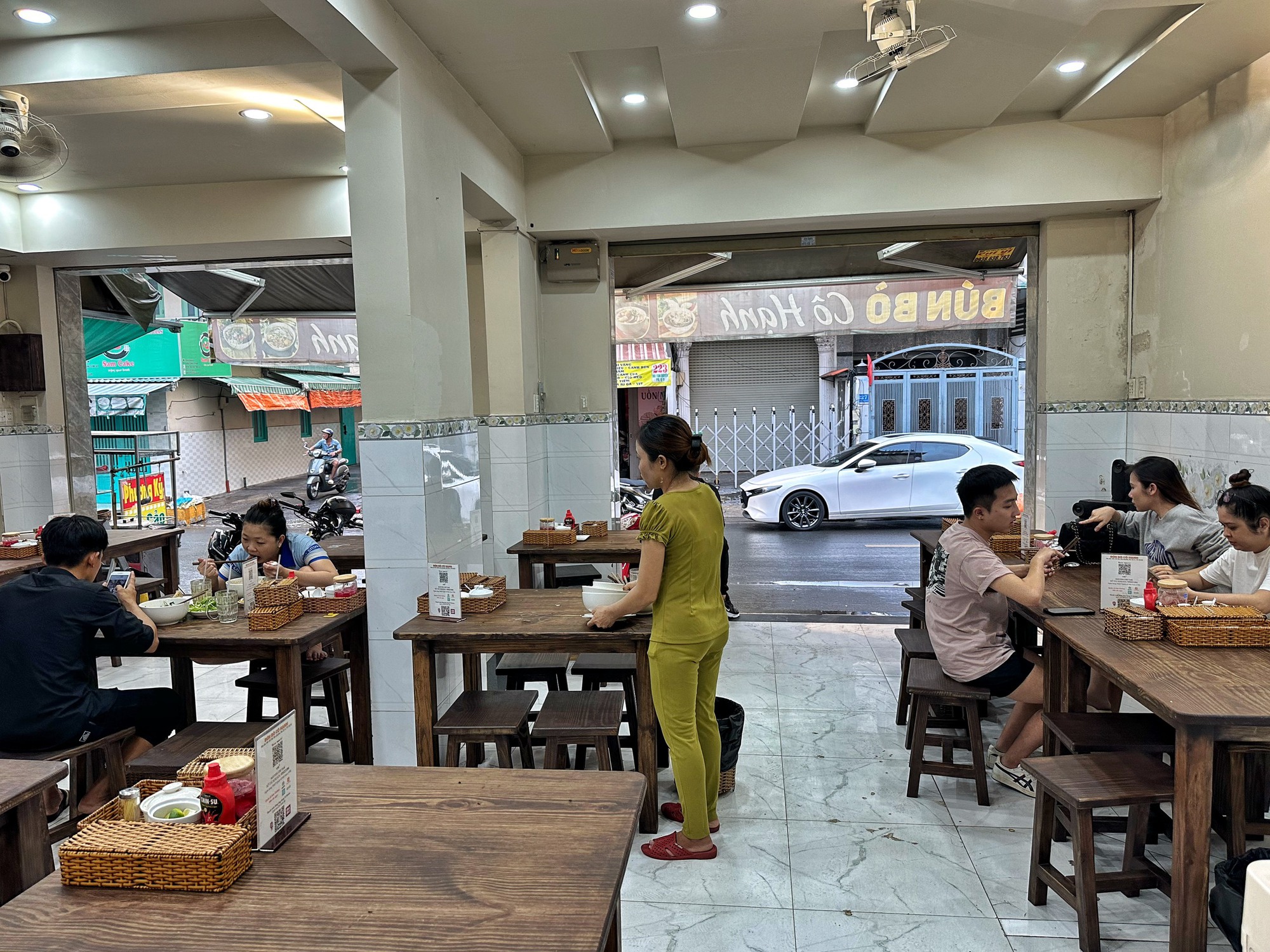 Phố ẩm thực Hà Tôn Quyền TP.HCM mới toanh: 'Thiên đường sủi cảo', còn món gì nữa?- Ảnh 4. Phố ẩm thực Hà Tôn Quyền TP.HCM mới toanh: 'Thiên đường sủi cảo', còn món gì nữa?- Ảnh 4.