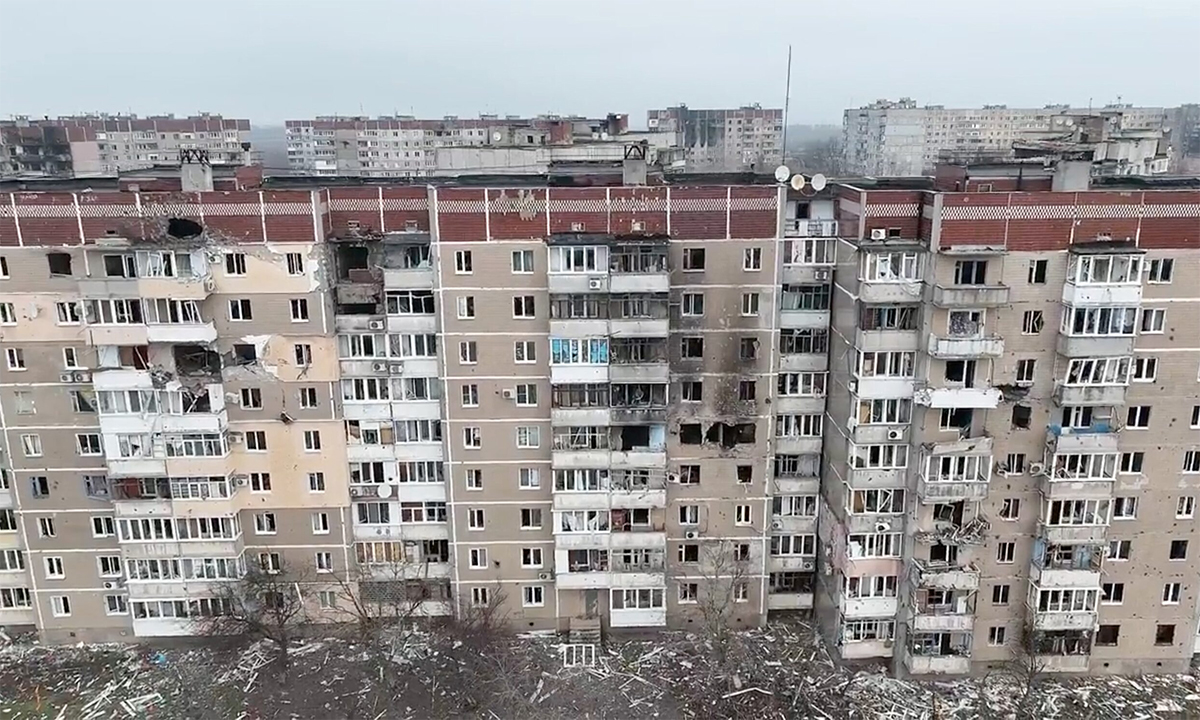 Các tòa chung cư tại thành phố Ugledar, tỉnh Donetsk tháng 1/2023. Ảnh: Reuters