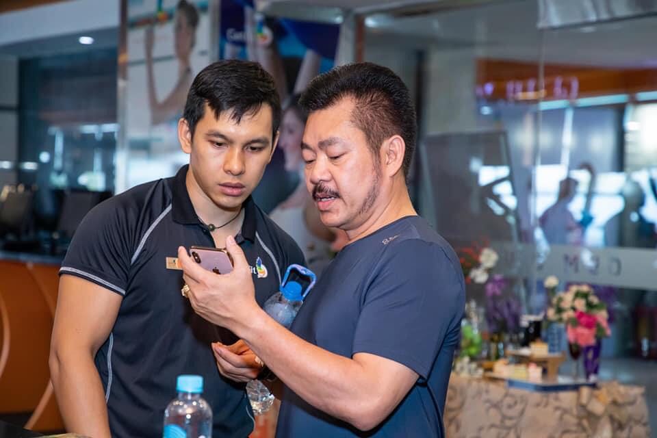 Ông Nguyễn Hữu Phúc, Đồng sáng lập, Thành viên Hội đồng quản trị Getfit Holdings thảo luận cùng nhân viên vào năm 2020. Ảnh nhân vật cung cấp