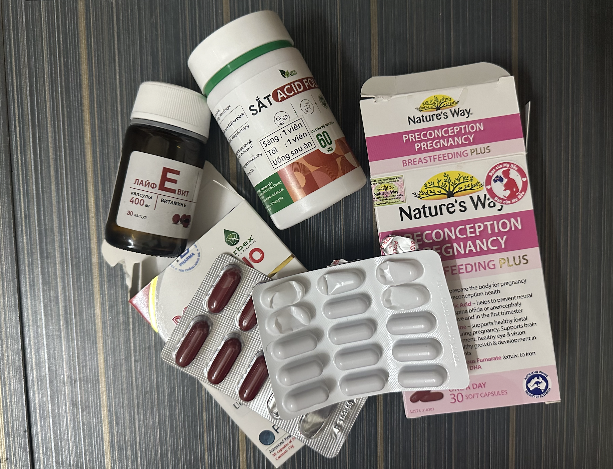 Số thuốc chị Lam mua uống trong một tháng qua. Ảnh: Nhân vật cung cấp