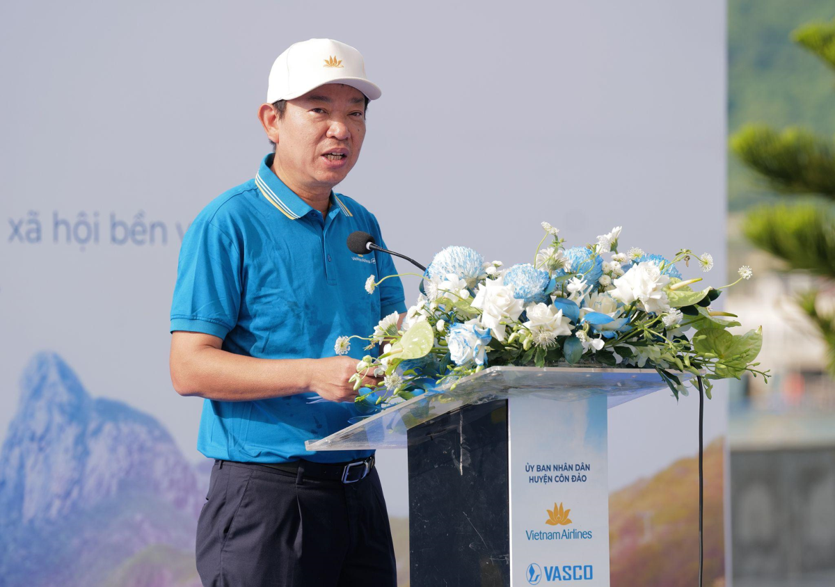 Ông Đinh Văn Tuấn - Phó Tổng Giám đốc Vietnam Airlines phát biểu tại buổi lễ. Ảnh: Ngọc Thành