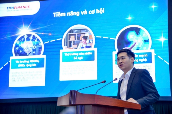 Ông Nguyễn Tiến Sỹ - Phó giám đốc Khối Tài chính số EVNFinance tham dự và phát biểu tại sự kiện. Ảnh: EVNFinance