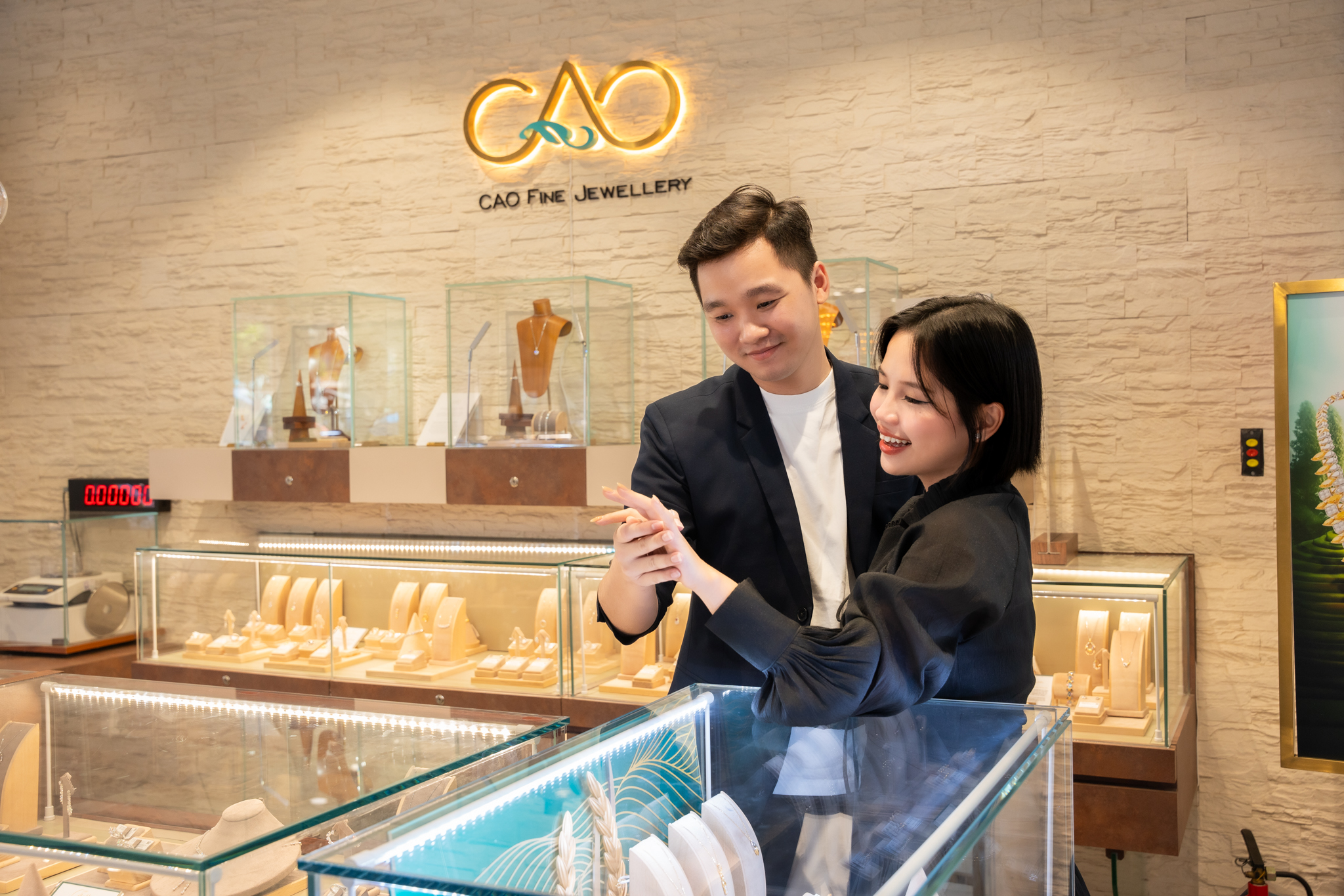 PNJ thu hút khách hàng nhiều độ tuổi, trong đó có giới trẻ. Ảnh: Nguyên Khôi