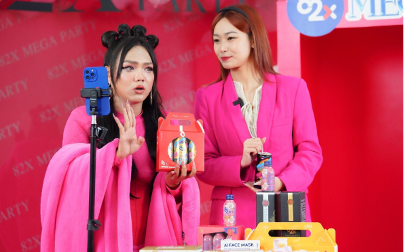 Một phiên livestream của Phạm Thoại. Ảnh: NVCC
