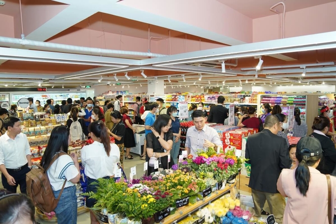 Cửa hàng WinMart tại Phú Mỹ Hưng đông khách mua sắm. Ảnh: Masan