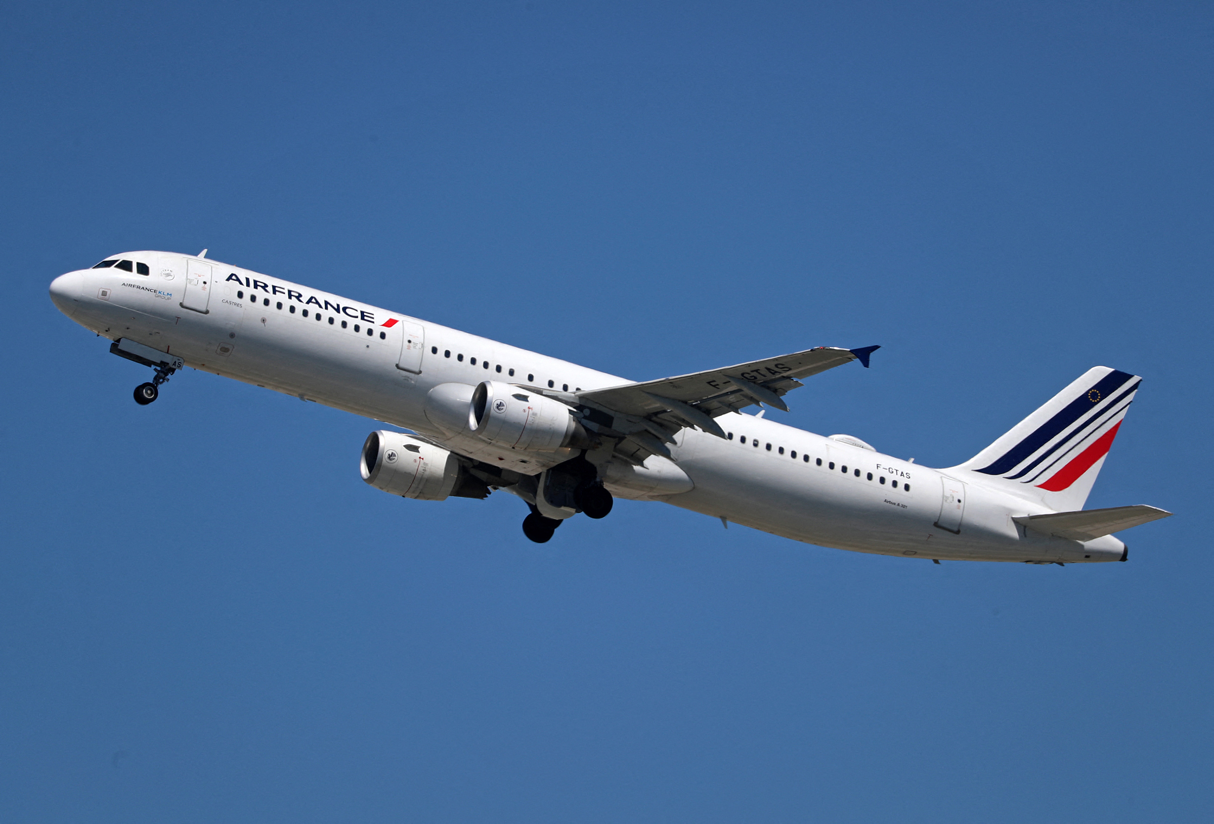 Một máy bay của Air France cất cánh từ Barcelona, Tây Ban Nha ngày 8/5. Ảnh: AFP