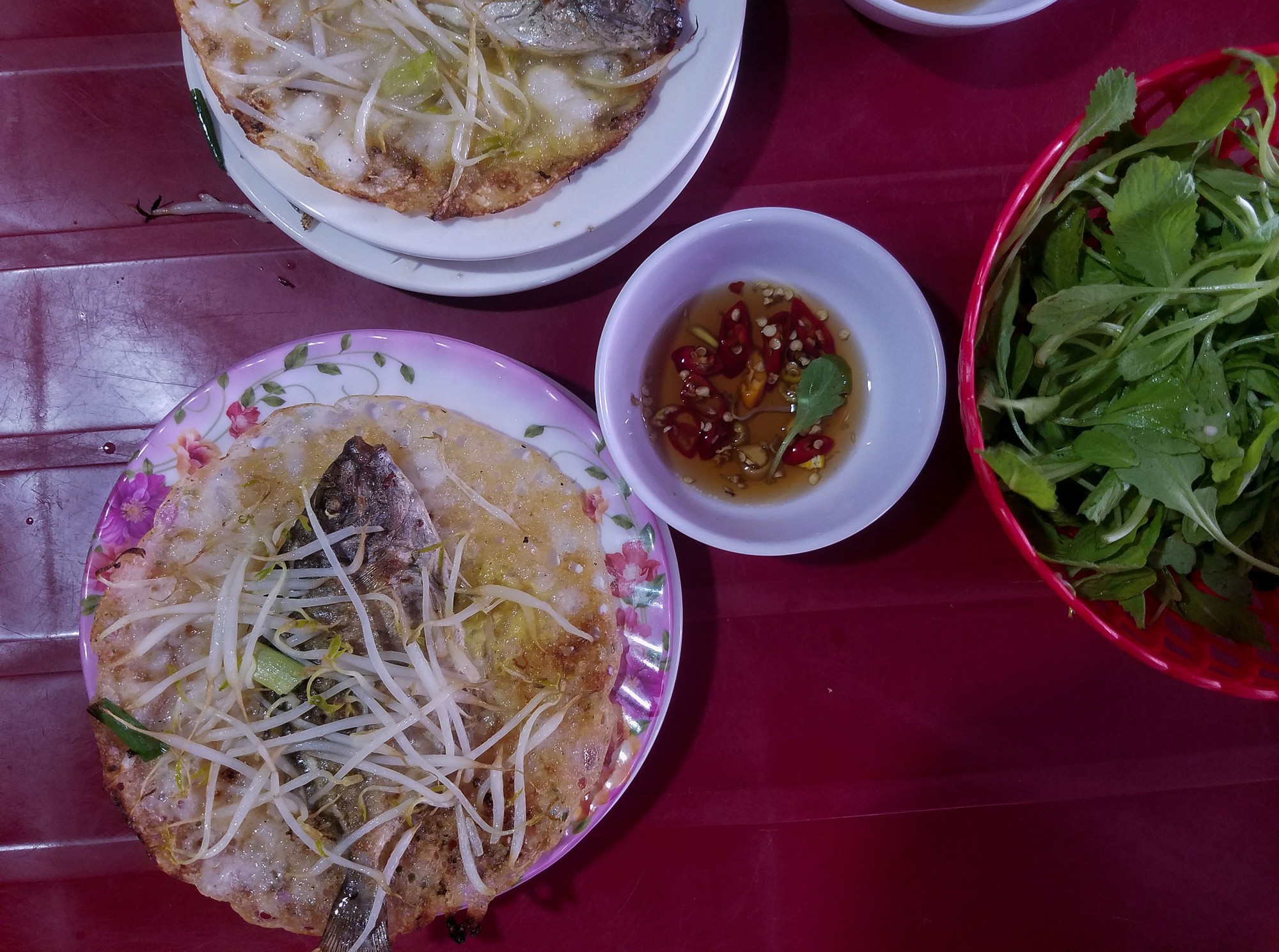 Hương vị quê hương: Đến chợ An Truyền ăn bánh xèo cá kình - Ảnh 1. Hương vị quê hương: Đến chợ An Truyền ăn bánh xèo cá kình - Ảnh 1.