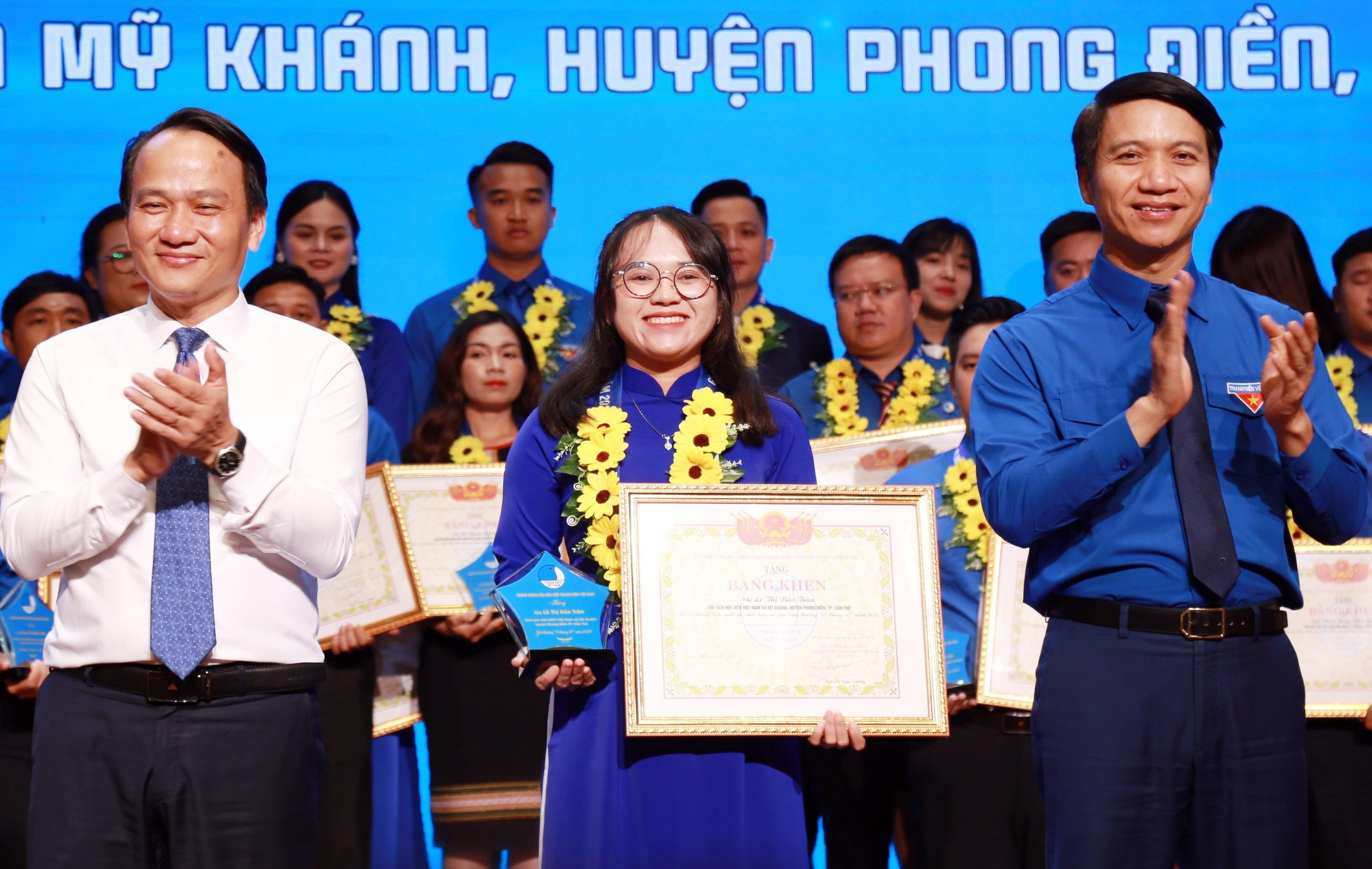 Cống hiến sức trẻ dựng xây thành phố Bác - Ảnh 2. Cống hiến sức trẻ dựng xây thành phố Bác - Ảnh 2.