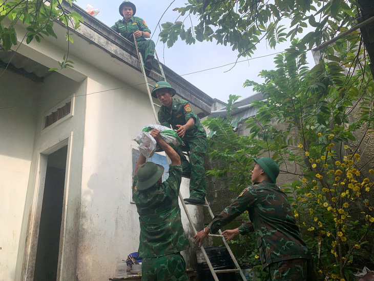 Quảng Ngãi hỏa tốc dừng họp không cần thiết, tập trung chống bão Trà My - Ảnh 3.
