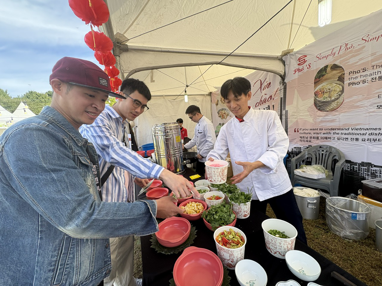 Trực tiếp từ Seoul, Hàn Quốc: Hương phở Việt chính thức lan tỏa - Ảnh 9.