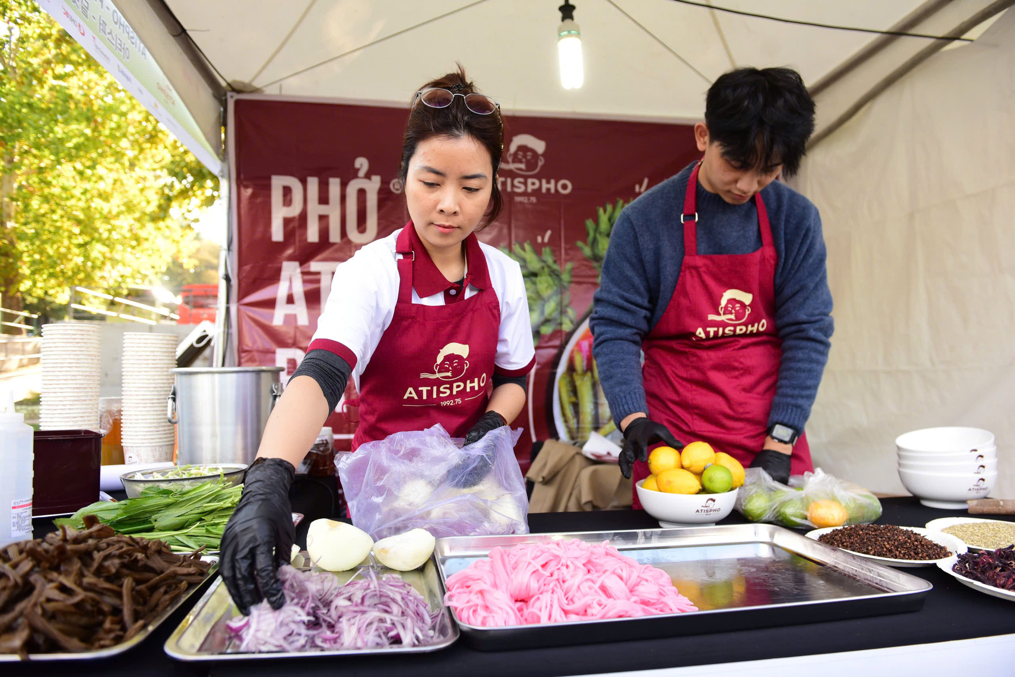 Trực tiếp từ Seoul, Hàn Quốc: Hương phở Việt chính thức lan tỏa - Ảnh 13.