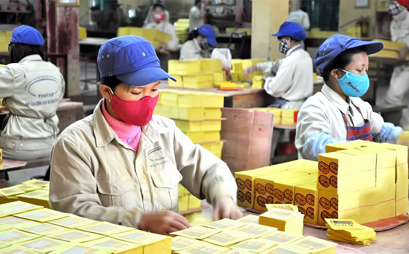 Hoạt động sản xuất giấy vàng mã tại Yfatuf. Ảnh: CAP