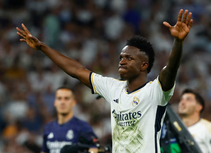 Vinicius ăn mừng sau trận bán kết Champions League mùa 2023-2024 giữa Real và Barca vào ngày 8/5/2024. Ảnh: Reuters.