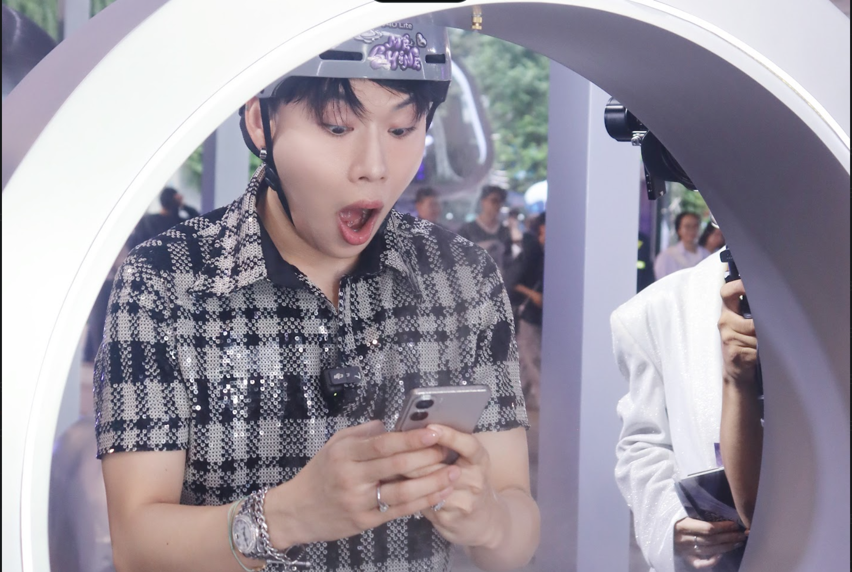 Loạt smartphone vừa ra mắt cho người muốn trải nghiệm 5G - Ảnh 2. Loạt smartphone vừa ra mắt cho người muốn trải nghiệm 5G - Ảnh 2.