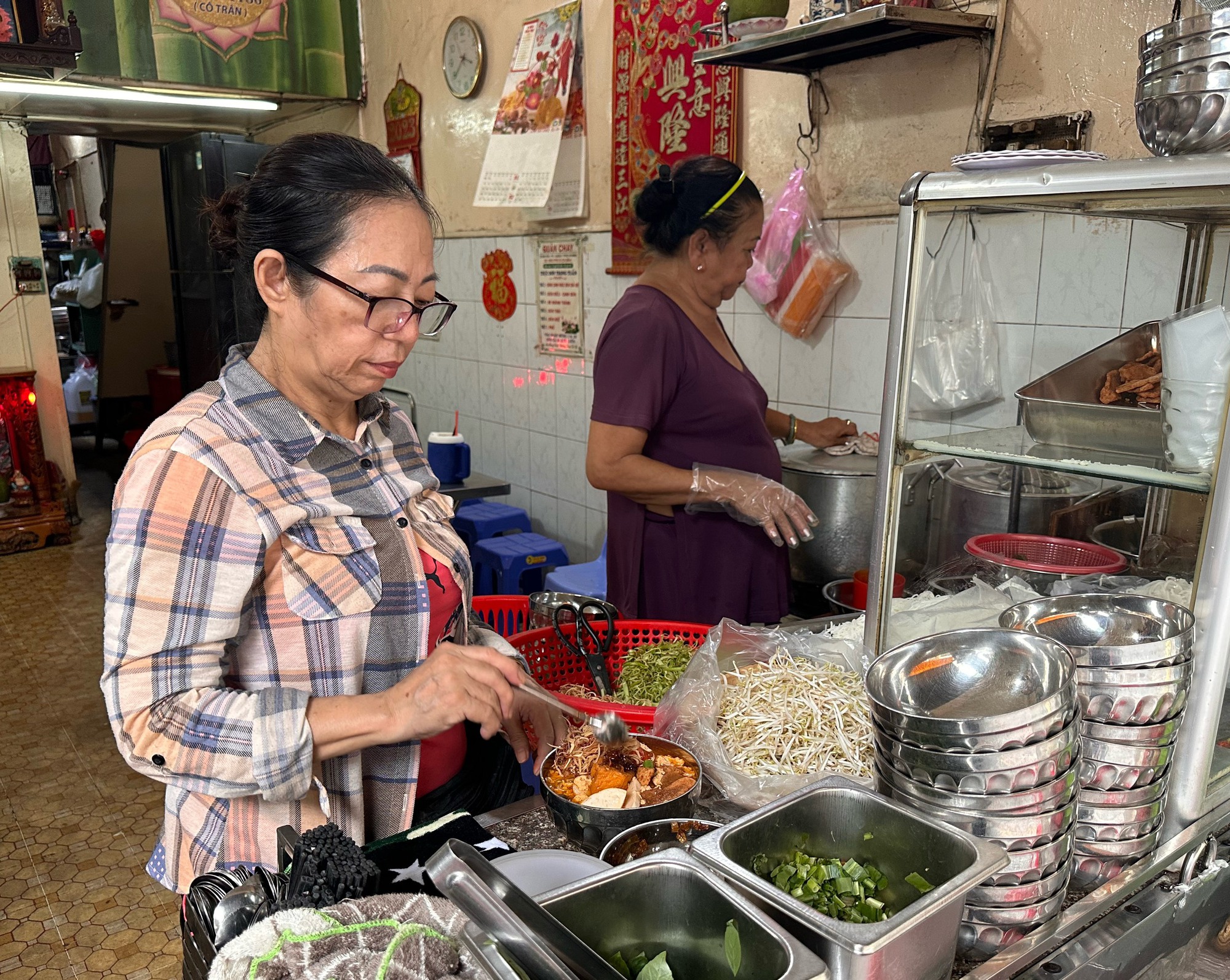 Khách chờ ăn món cà ri chay bán 2 ngày/tháng của LeLeMan: Đắt khách vì con gái - Ảnh 5. Khách chờ ăn món cà ri chay bán 2 ngày/tháng của LeLeMan: Đắt khách vì con gái - Ảnh 5.