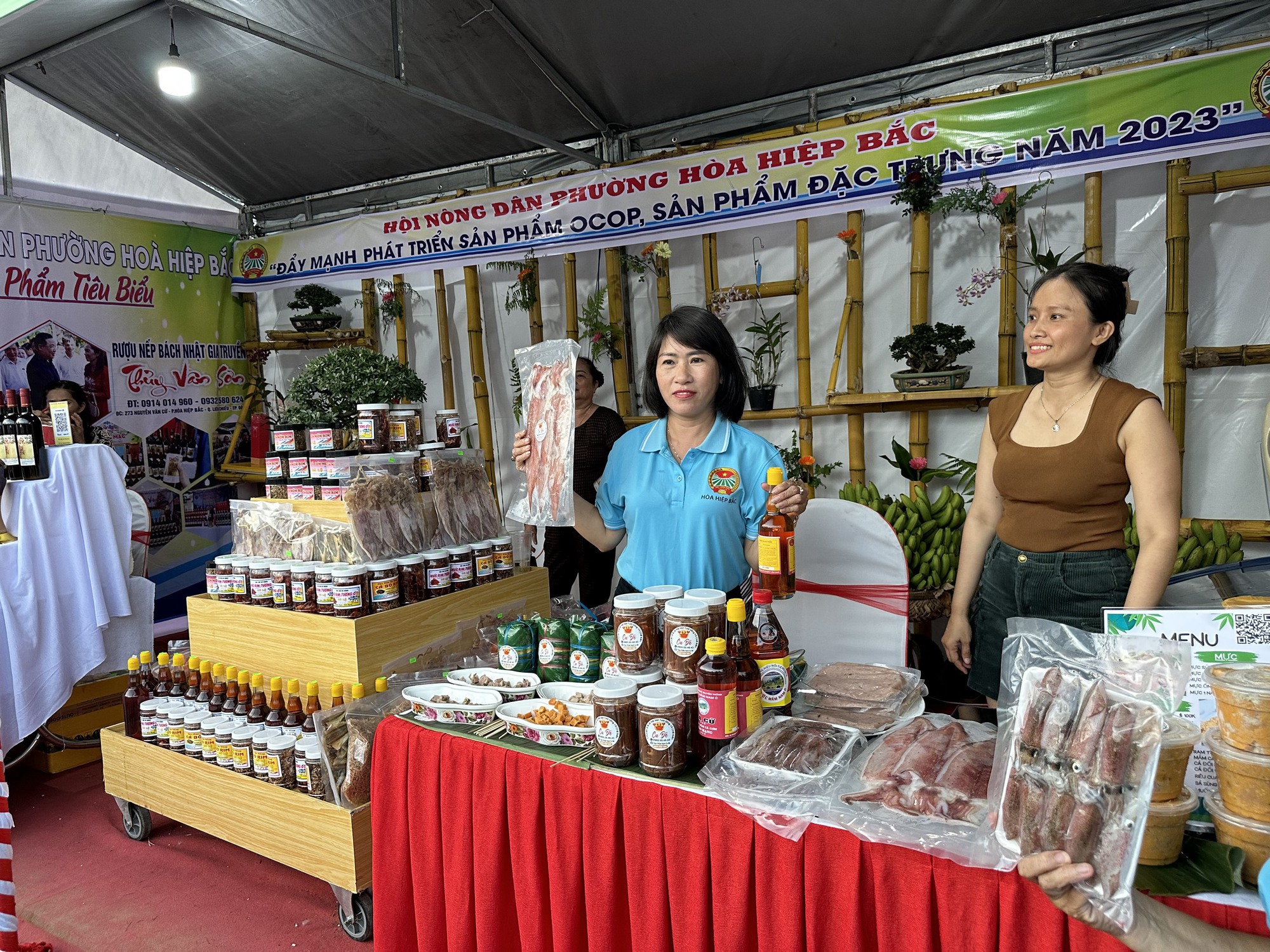 Thưởng thức đặc sản Nam Ô tại hội chợ sản phẩm đặc trưng - Ảnh 2. Thưởng thức đặc sản Nam Ô tại hội chợ sản phẩm đặc trưng - Ảnh 2.