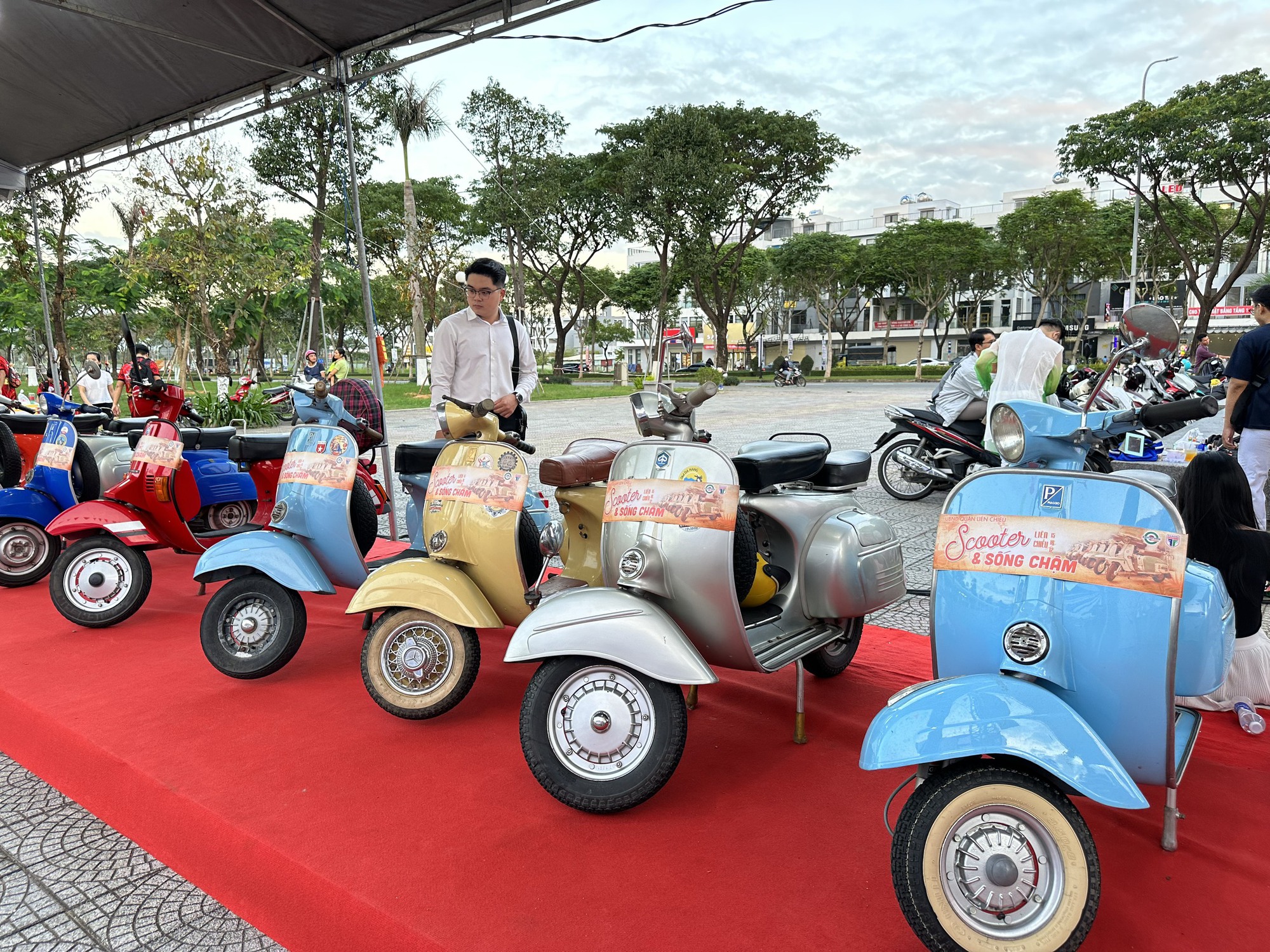 Thưởng thức đặc sản Nam Ô tại hội chợ sản phẩm đặc trưng - Ảnh 3. Thưởng thức đặc sản Nam Ô tại hội chợ sản phẩm đặc trưng - Ảnh 3.